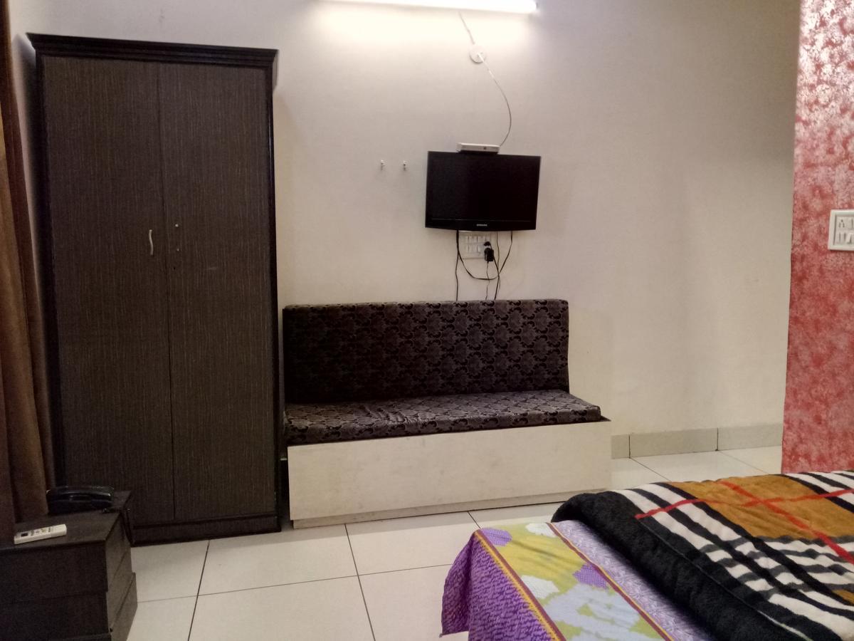 Jhilmil Dhaba Hotell Sonipat Exteriör bild